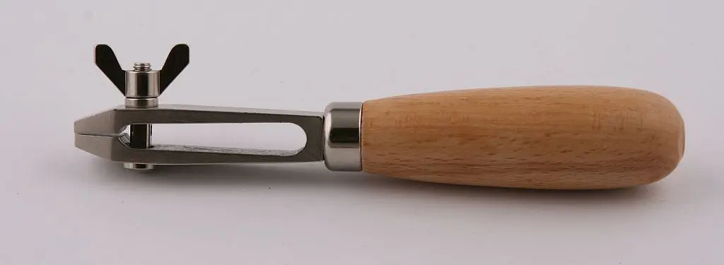 Imadło ręczne małe z drewnianą rączką